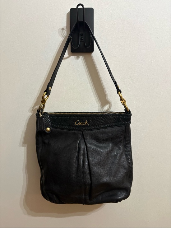 Coach Handbags - 2010s Coach Black Leather Shoulder Bag with Gold Hardware